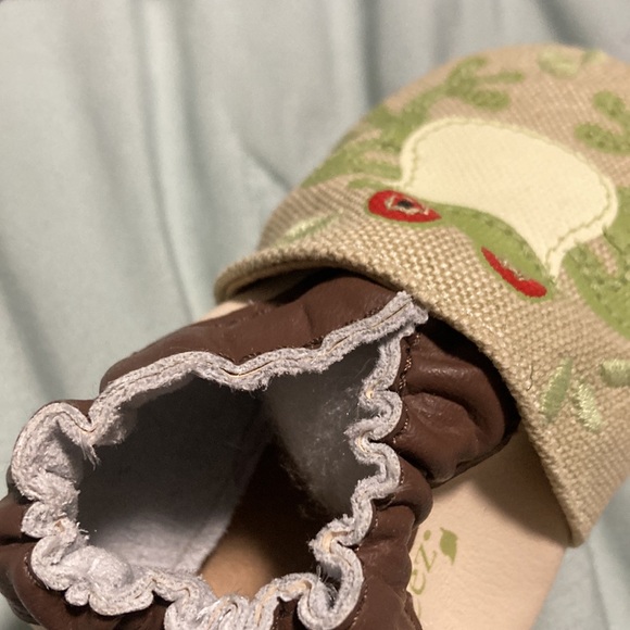 Robeez organic frog cream shoes - Picture 4 of 7